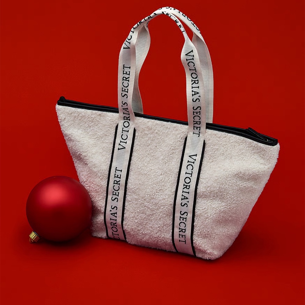 VICTORIA'S SECRET Cream and black
Cozy Plush Tote